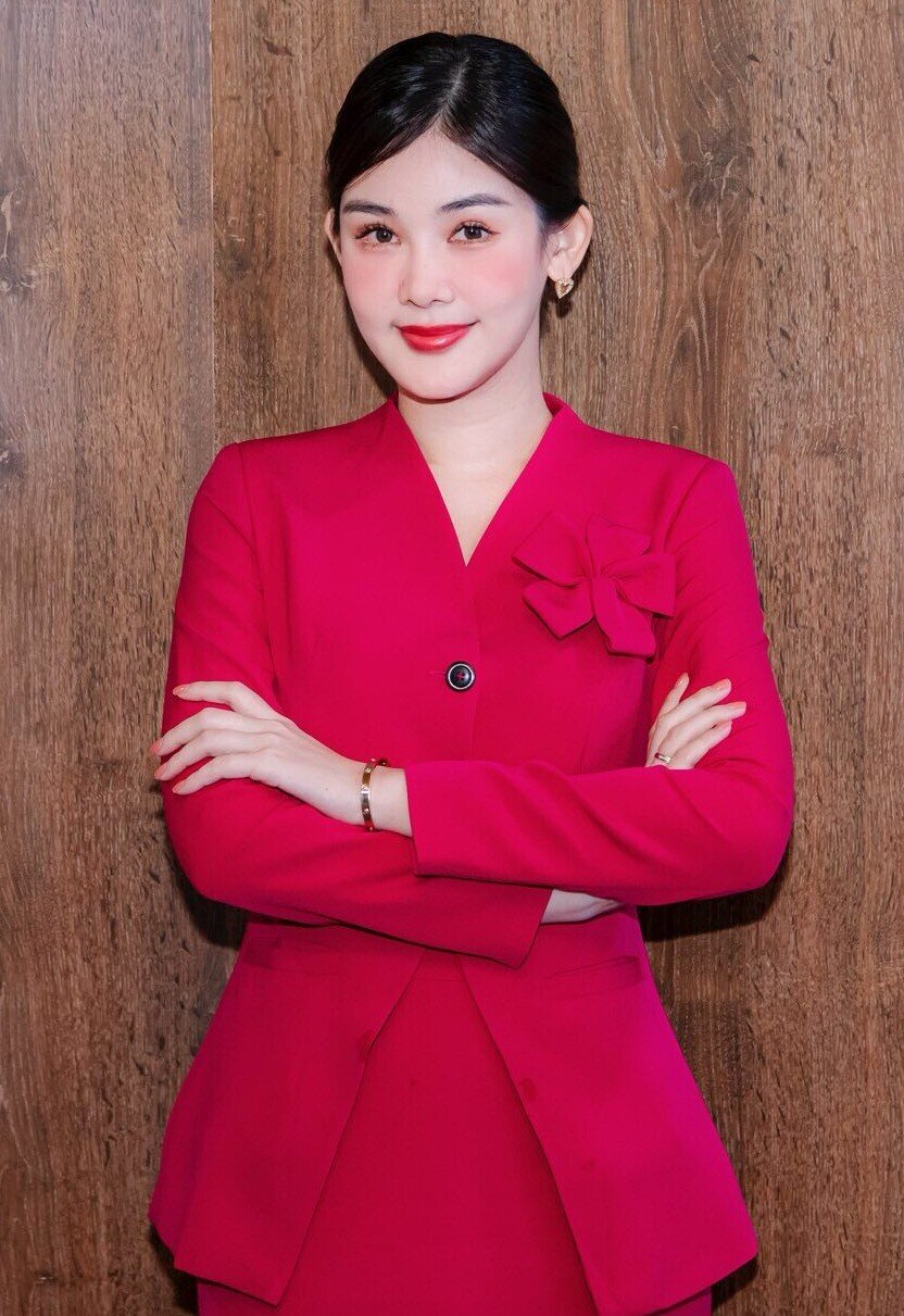 &#34;Đọ&#34; nhan sắc của 3 mỹ nhân Việt trên giảng đường: Midu nhìn như nữ sinh, diện mạo Hoa hậu Ngân Anh gây ngỡ ngàng - 13