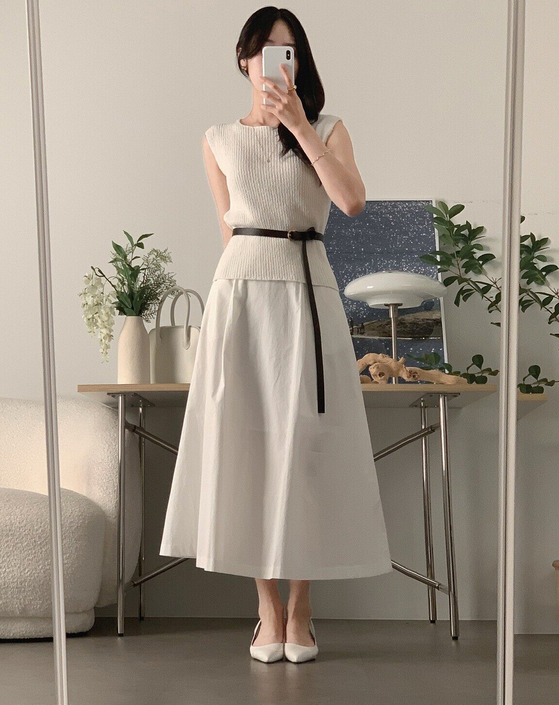 Áo thun trắng sắp bị "soán ngôi", kiểu áo này mới là "chân ái" quanh năm của chị em, càng diện càng trẻ sang - 9