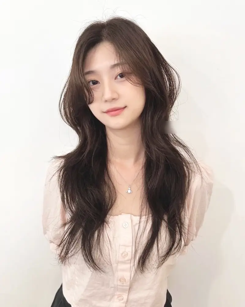 Để kiểu tóc mái này, mặt tròn cũng hóa V-line: Che khuyết điểm khéo mà vẫn đẹp tự nhiên - 1