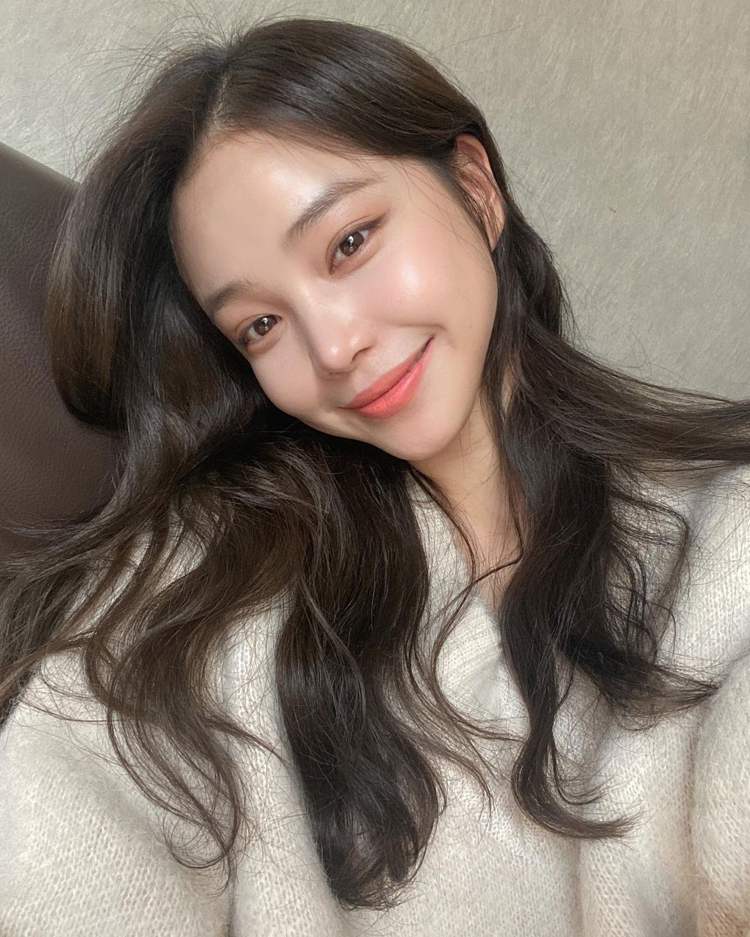 Nàng bánh bèo thích mặc váy vóc điệu đà, chăm &#34;kết thân&#34; với 5 kiểu tóc này: Vừa xinh xắn lại &#34;chanh sả&#34; như con nhà giàu - 1