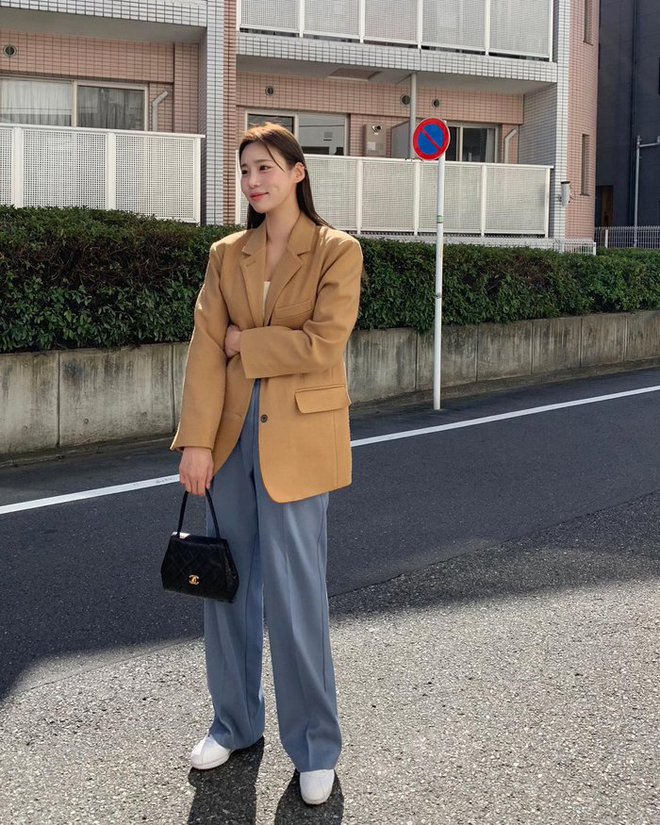 Blazer thường bị &#34;thất sủng&#34; vào mùa đông, ai ngờ mix với 4 món này lại &#34;cứu nguy&#34; cực đỉnh! - 1