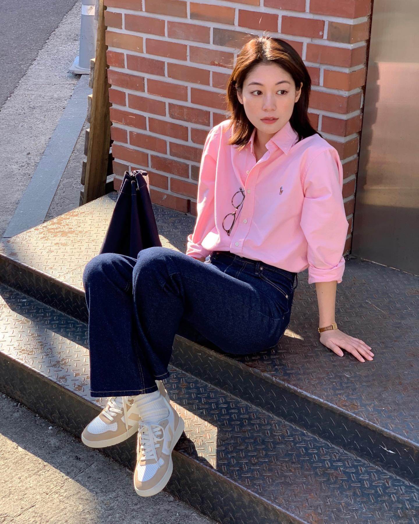 Không chỉ nâu hay be, đây mới là màu sắc &#34;lên ngôi&#34; vào mùa đông 2025: Biết thêm 4 công thức phối này là mặc đẹp như fashionista - 2