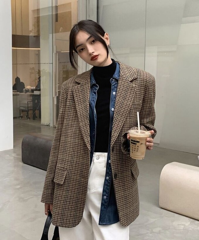 Áo blazer được chị em mê mẩn mặc đông, phối 5 kiểu áo này bên trong là chuẩn "tinh hoa hội tụ" - 1