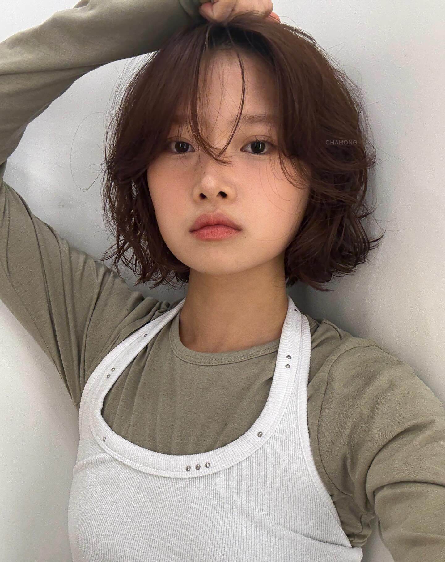 Chị em bỏ tóc thẳng đi, 5 kiểu tóc xoăn mùa đông vừa sang vừa &#34;ăn gian&#34; tuổi cực khéo - 1