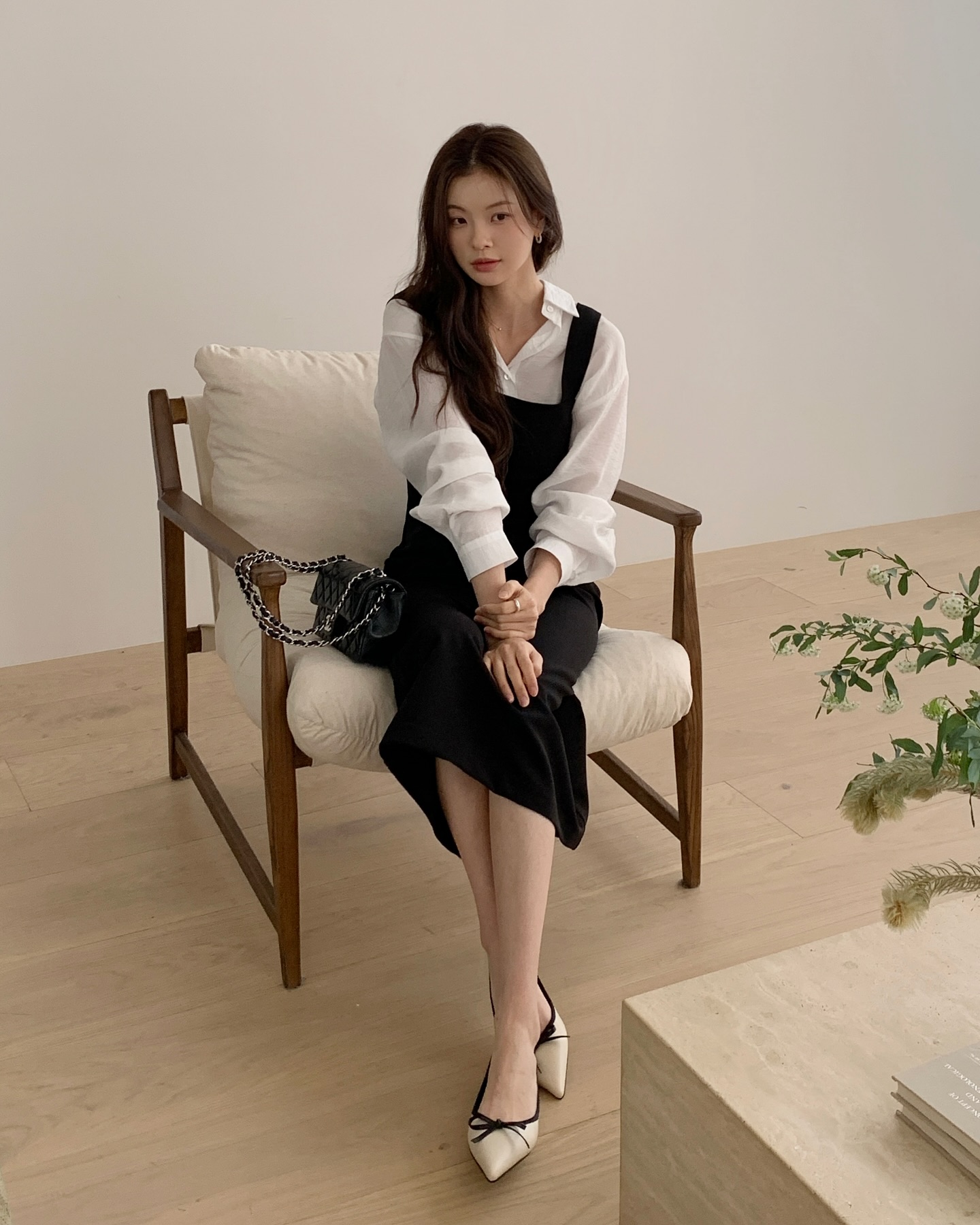 Tủ đồ ít không sao, chị em có 5 kiểu giày này là "gánh" mọi outfit, đi làm hay đi chơi kiểu gì cũng hợp - 1