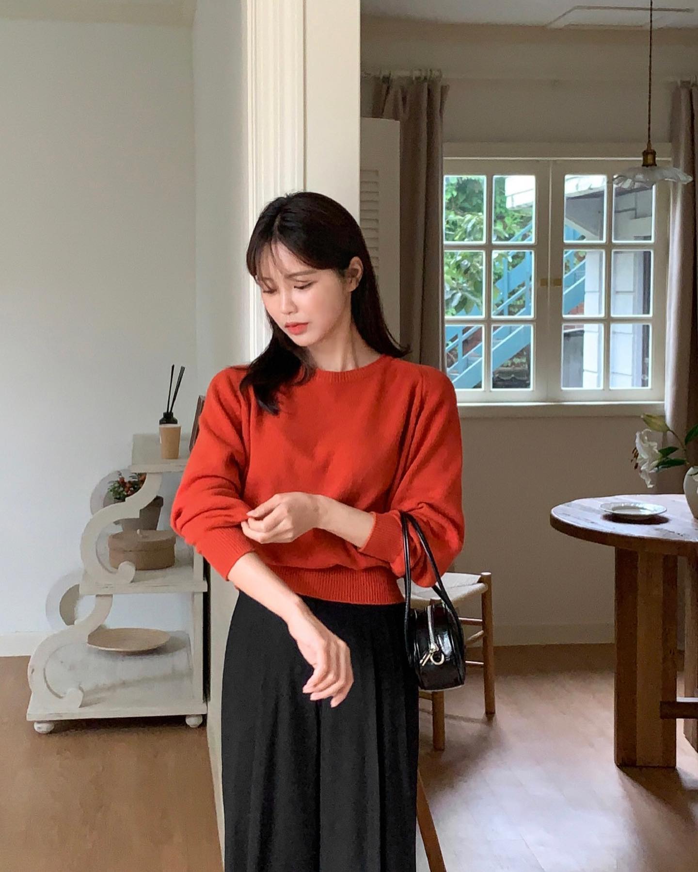 Áo màu nổi mà mix khéo thì sang cực: 4 kiểu quần xịn sò giúp bạn mặc đẹp mà không bị chê "sến" - 2