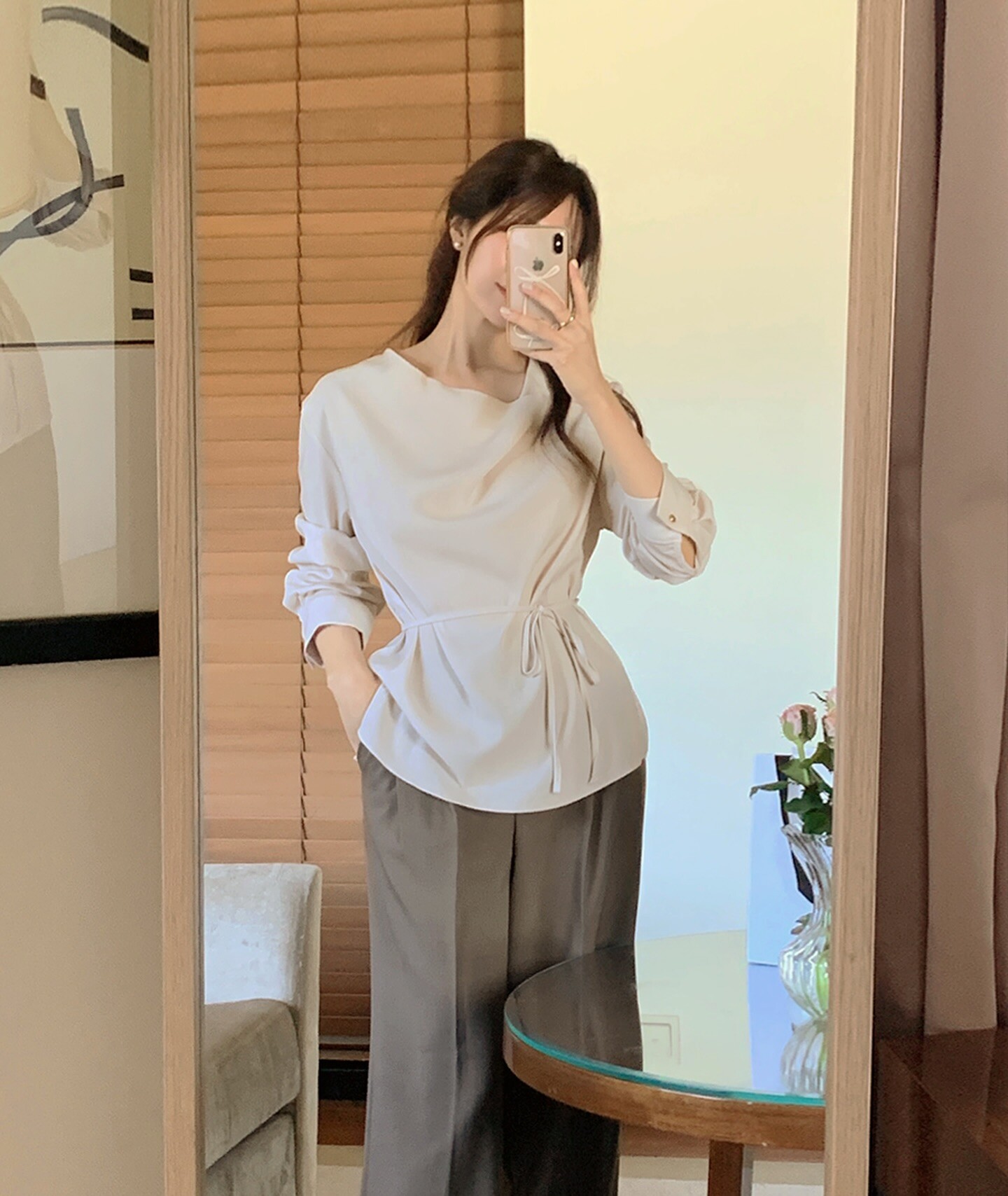 3 kiểu áo không dành cho nàng công sở sau 35 tuổi: Muốn sang đẹp, thanh lịch phải bỏ ngay - 10