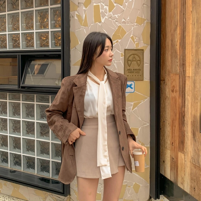 Blazer thường bị &#34;thất sủng&#34; vào mùa đông, ai ngờ mix với 4 món này lại &#34;cứu nguy&#34; cực đỉnh! - 10