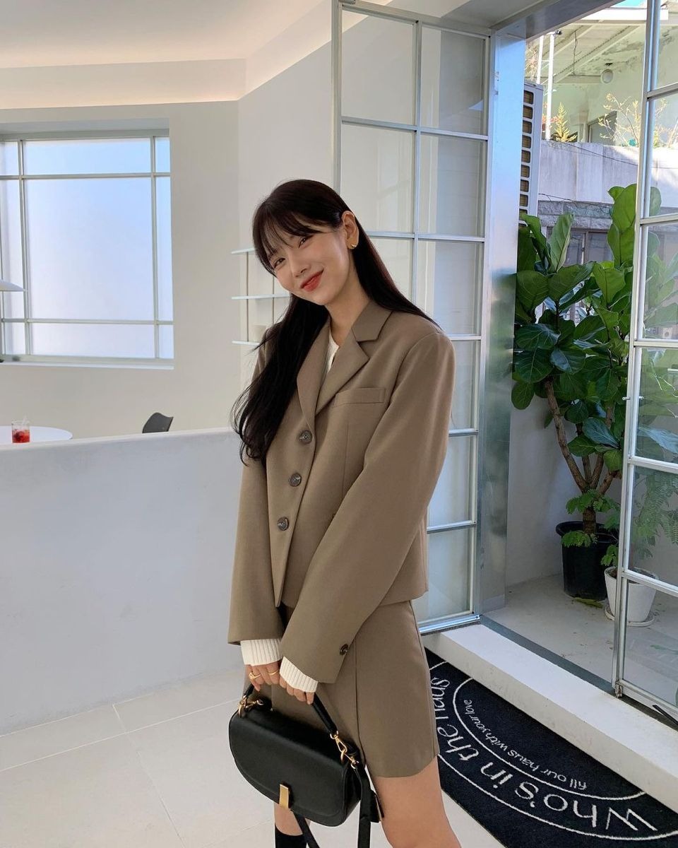 Dân công sở mùa lạnh đừng nghĩ nhiều: 5 món này "cân" tất cả, mặc lên auto sang - 10