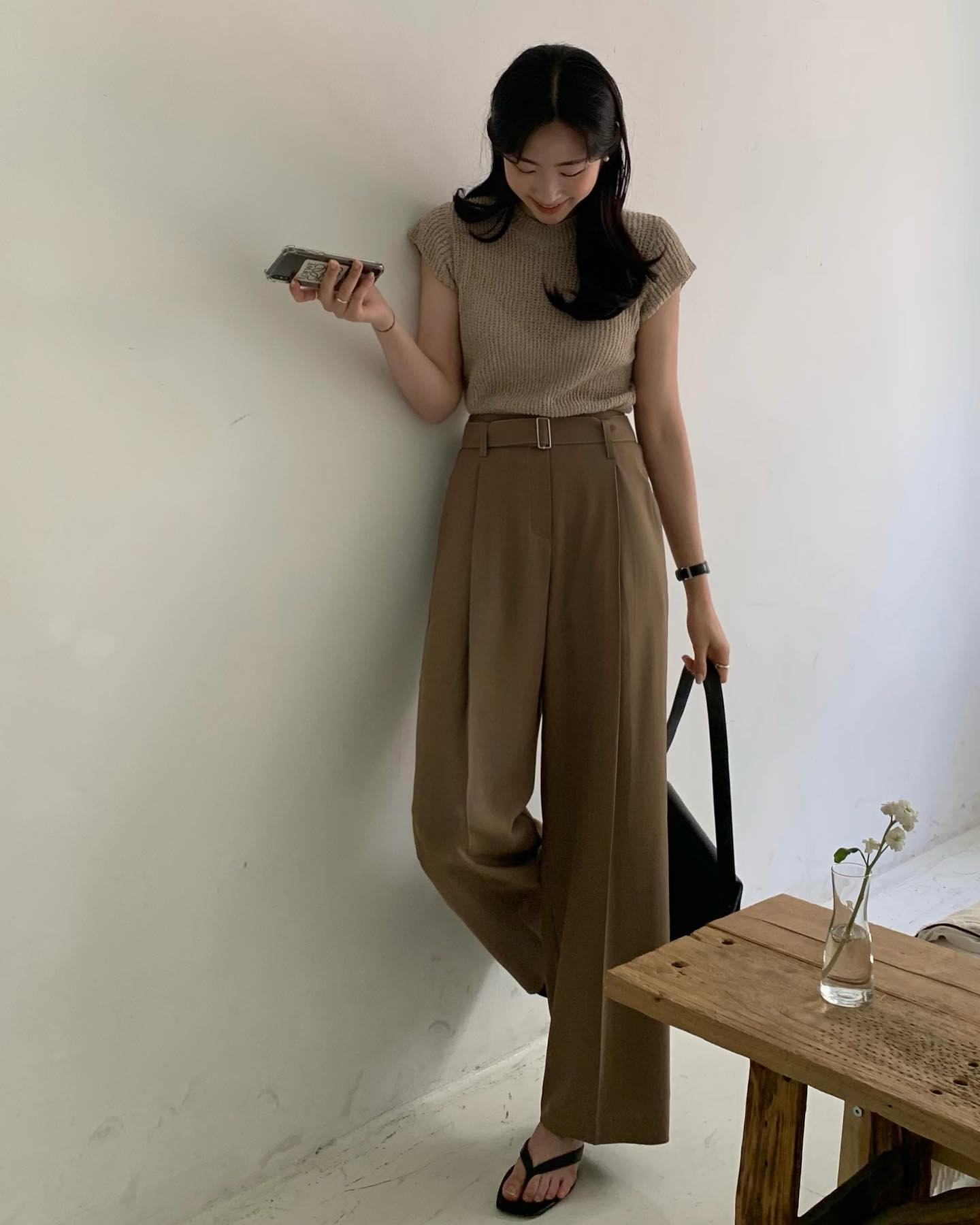 Màu nâu bất ngờ &#34;lên ngôi&#34; trong mùa đông 2025, hội yêu thời trang phải sắm ngay 5 item để mặc đâu cũng đẹp - 10