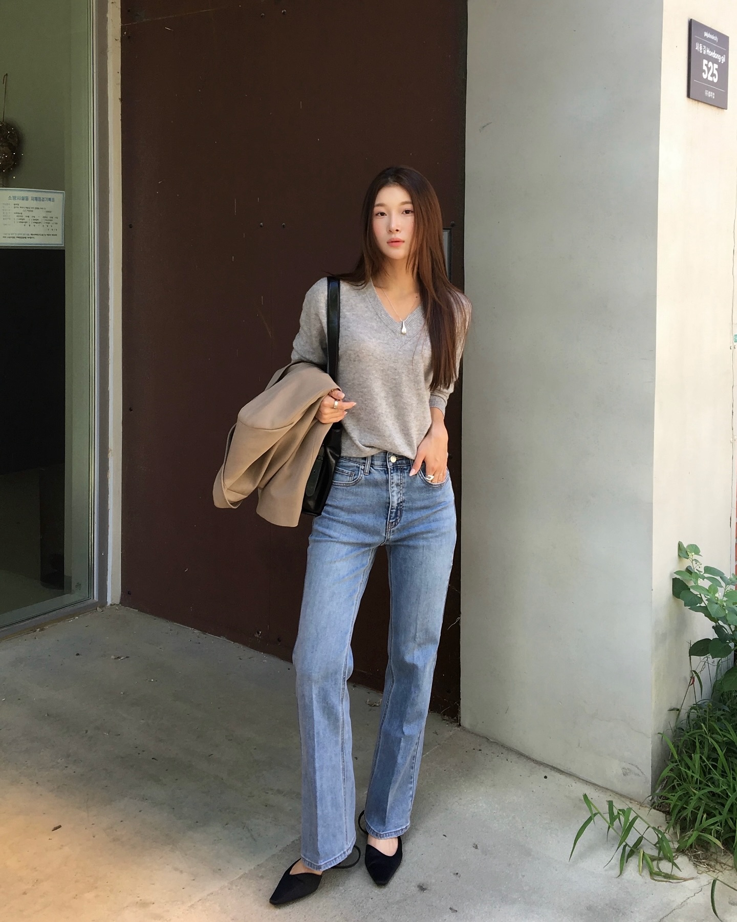 Gái Hàn mặc đơn giản mà vẫn "chanh sả" như dát đồ hiệu, thì ra là nhờ có 5 món đồ này - 11