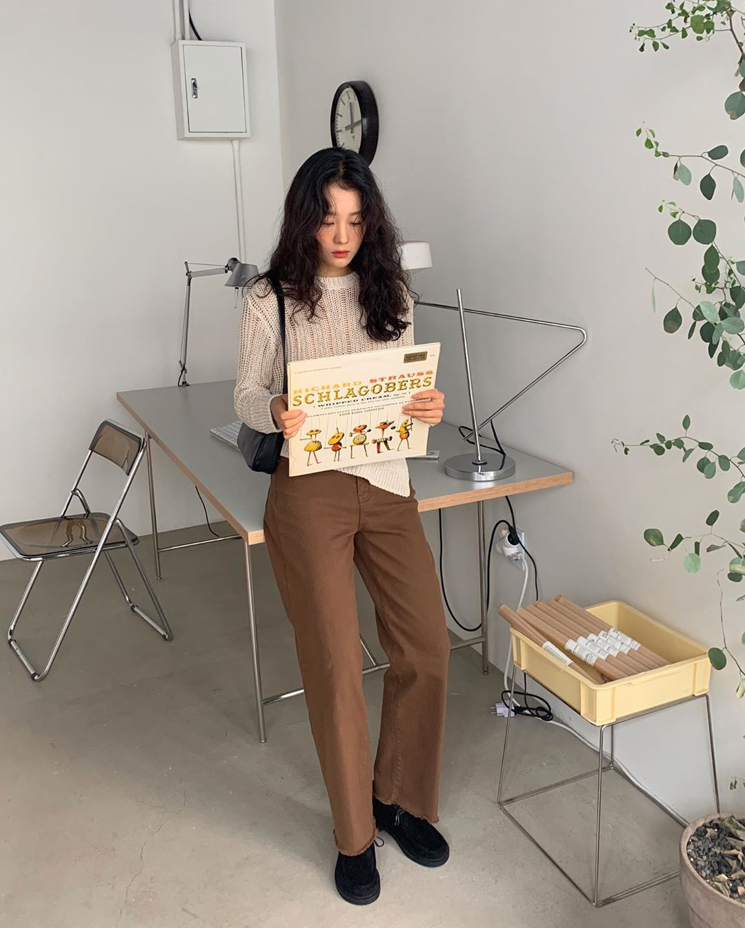 Màu nâu bất ngờ &#34;lên ngôi&#34; trong mùa đông 2025, hội yêu thời trang phải sắm ngay 5 item để mặc đâu cũng đẹp - 12