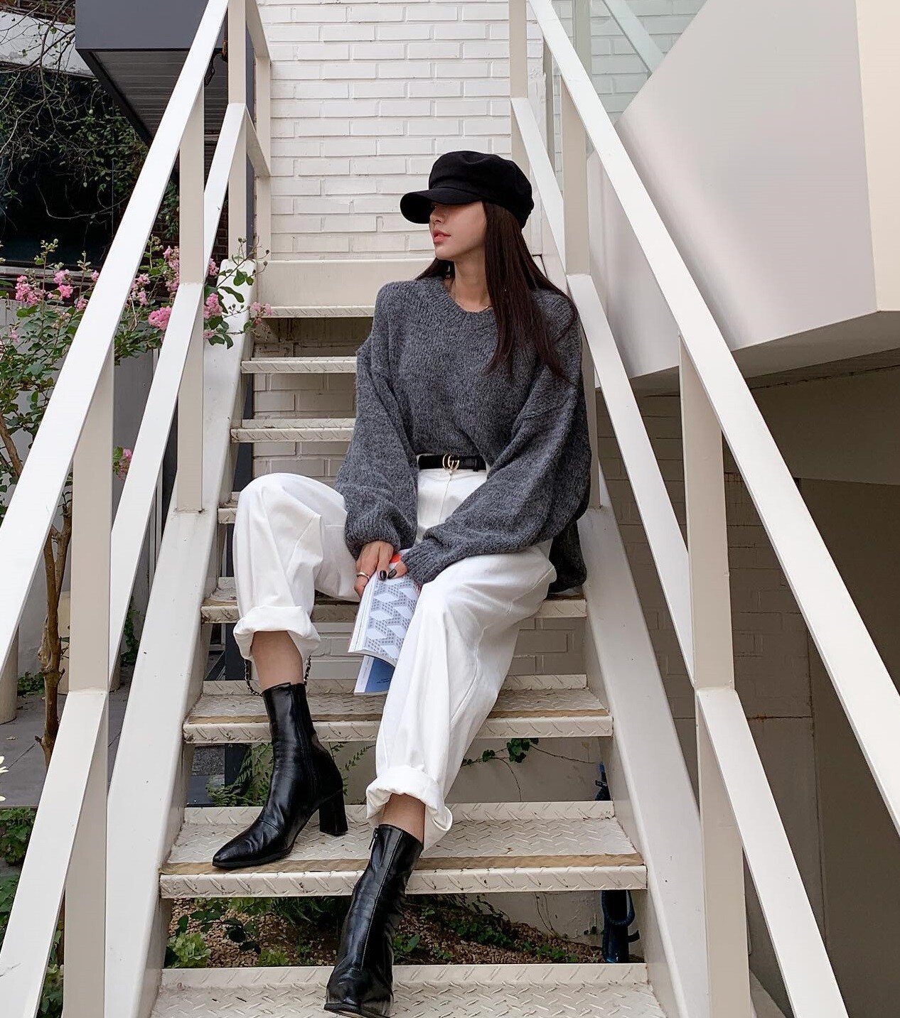 Mùa lạnh đón đầu xu hướng diện quần trắng nhờ 4 công thức này, hội chị em vừa mặc ấm lại trẻ trung hơn tuổi - 12