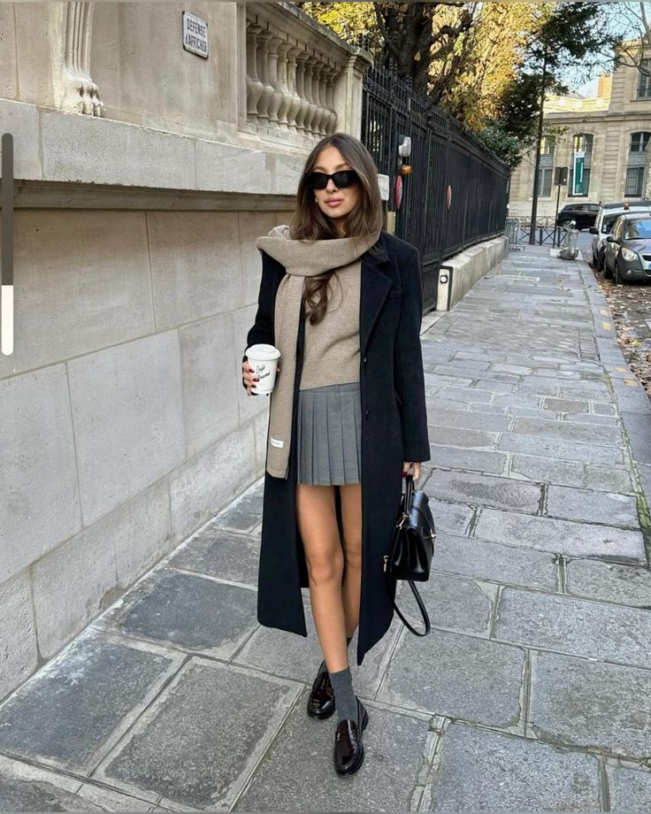 Phụ nữ trên 40 đừng bỏ qua 4 mẫu áo khoác này: Mặc lên thanh lịch, khí chất tăng bội phần - 12