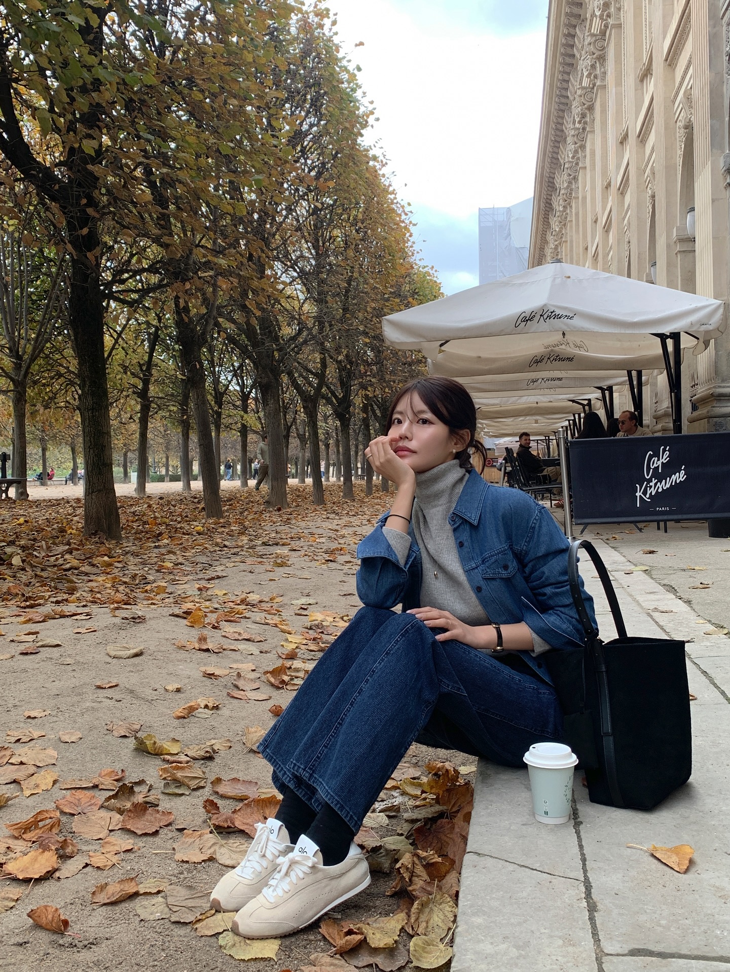 Gái Hàn mặc đơn giản mà vẫn "chanh sả" như dát đồ hiệu, thì ra là nhờ có 5 món đồ này - 12