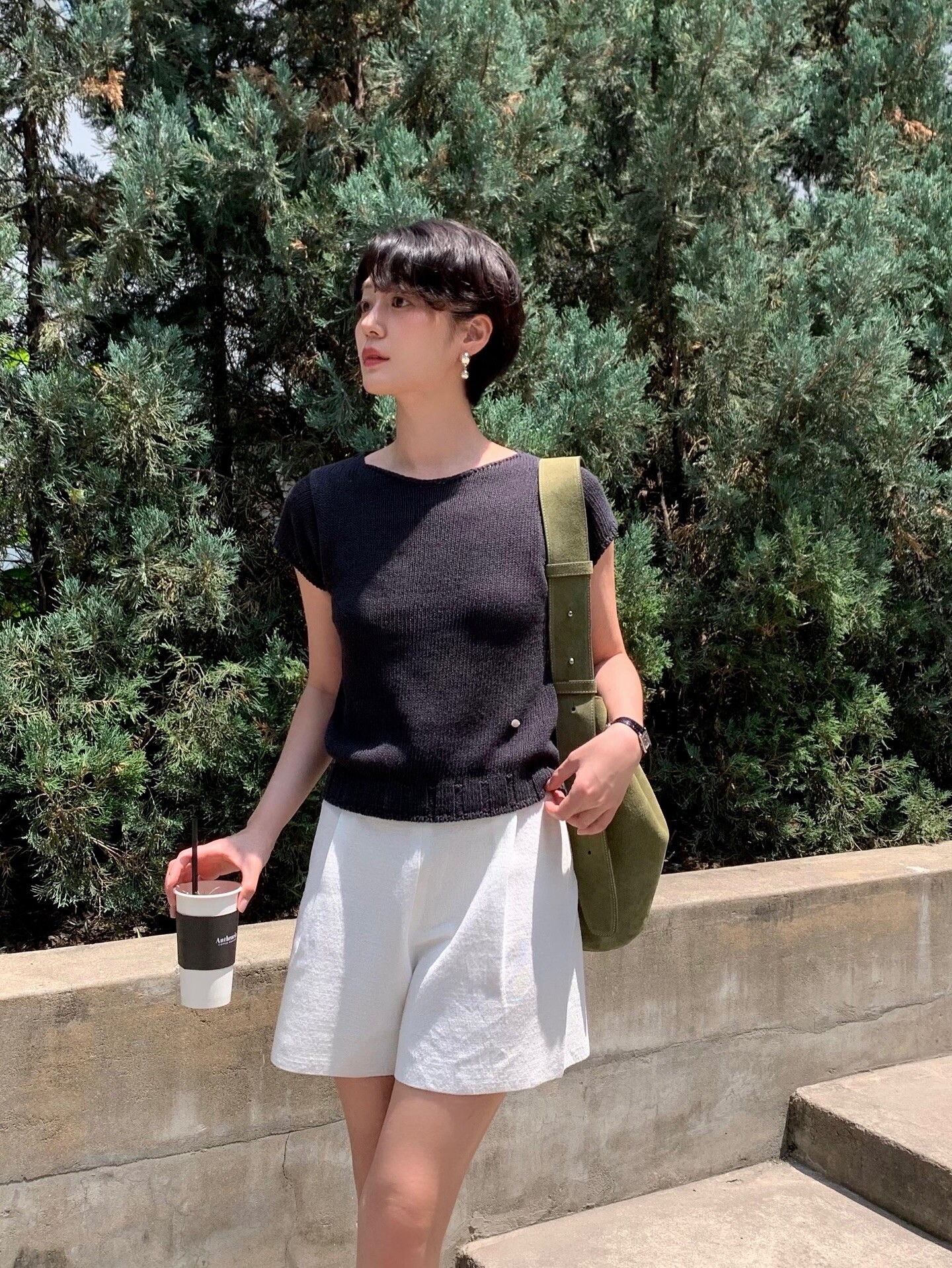 Áo thun trắng sắp bị "soán ngôi", kiểu áo này mới là "chân ái" quanh năm của chị em, càng diện càng trẻ sang - 12