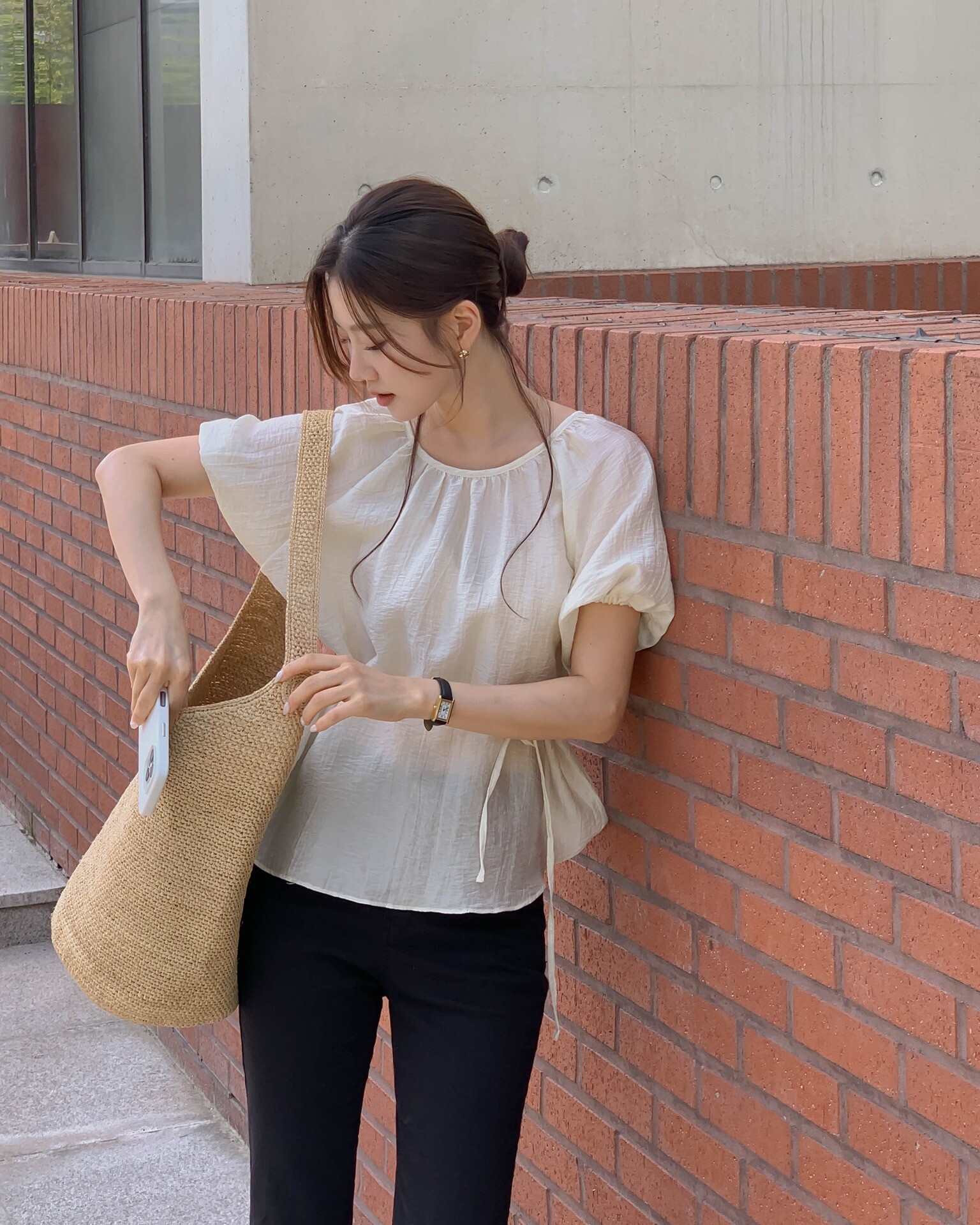 &#34;Bỏ túi&#34; 4 cách mặc quần đen sang - xịn - mịn vào mùa lạnh, gái xinh bỏ lỡ chỉ có tiếc - 16