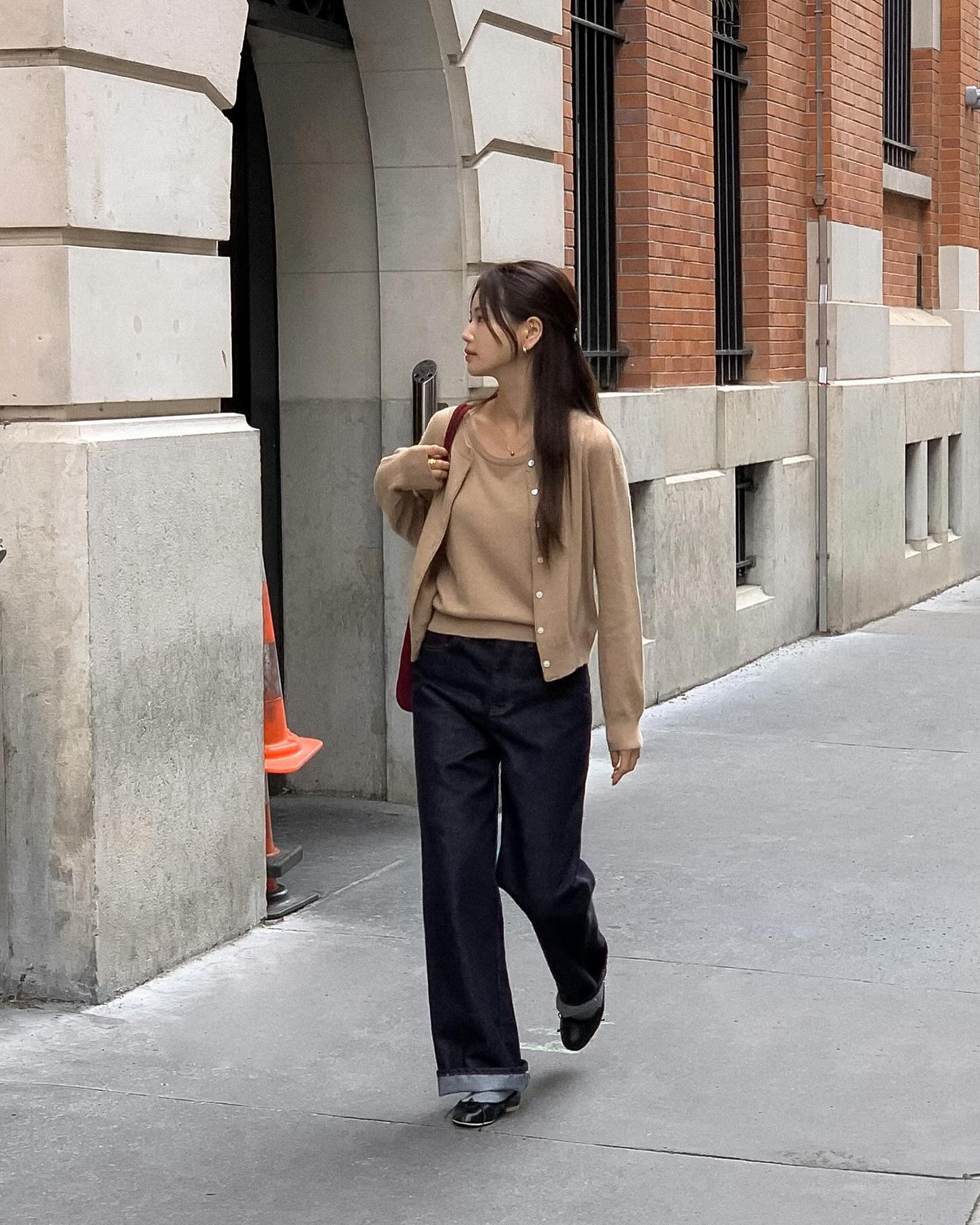 Màu quần trẻ hơn quần đen, sang hơn quần trắng, phối với 4 kiểu áo này là chuẩn "tinh hoa hội tụ" - 14