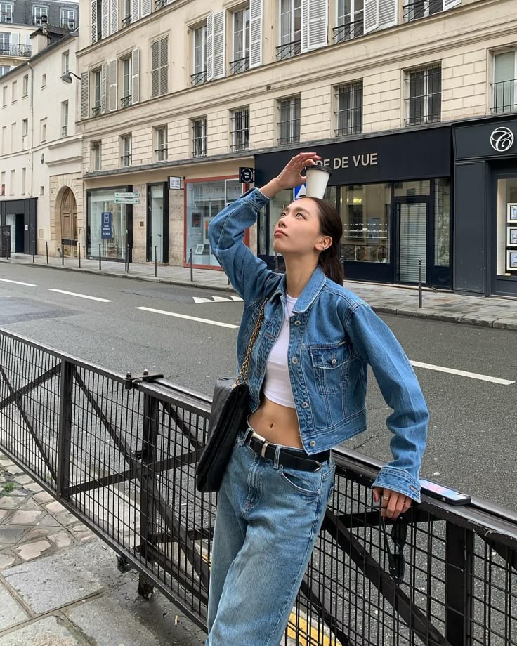 Phụ nữ trên 40 phải sắm ngay 4 kiểu denim giúp trẻ hoá phong cách, mặc đi làm hay đi chơi đều đẹp - 14