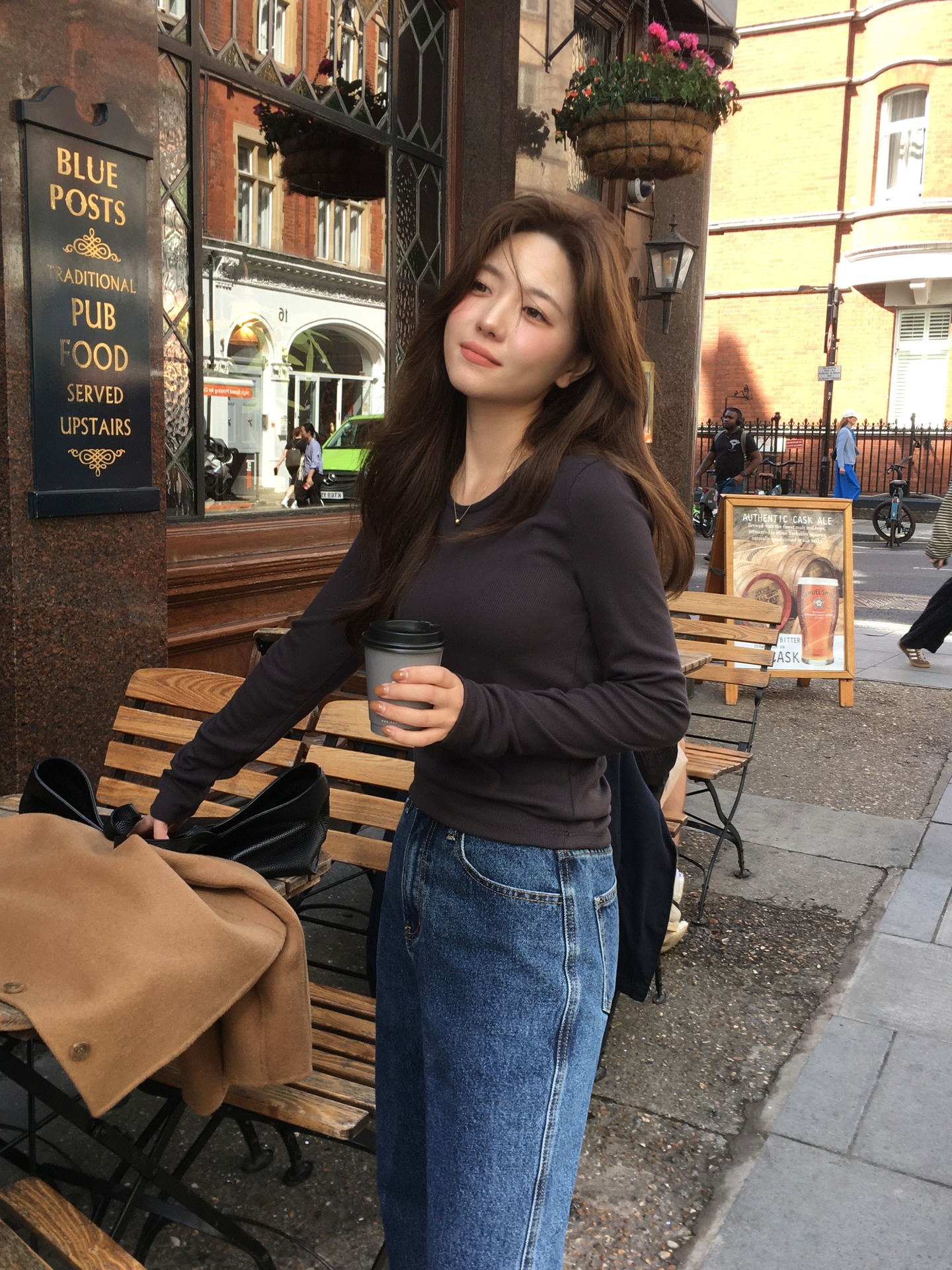 Phụ nữ U35 chuộng 5 kiểu áo này nhất khi trời lạnh, diện vào vừa tôn dáng lại giữ ấm cực tốt - 13