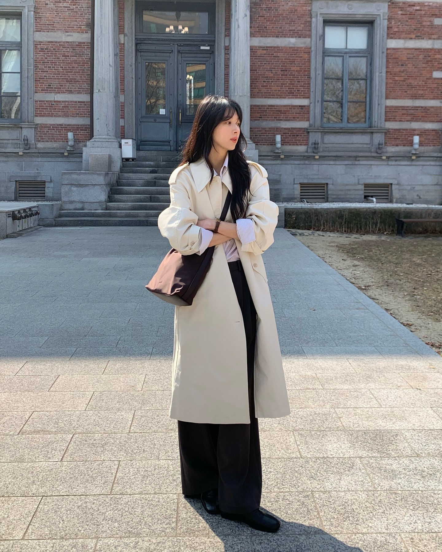 Gái Hàn mặc đơn giản mà vẫn "chanh sả" như dát đồ hiệu, thì ra là nhờ có 5 món đồ này - 14