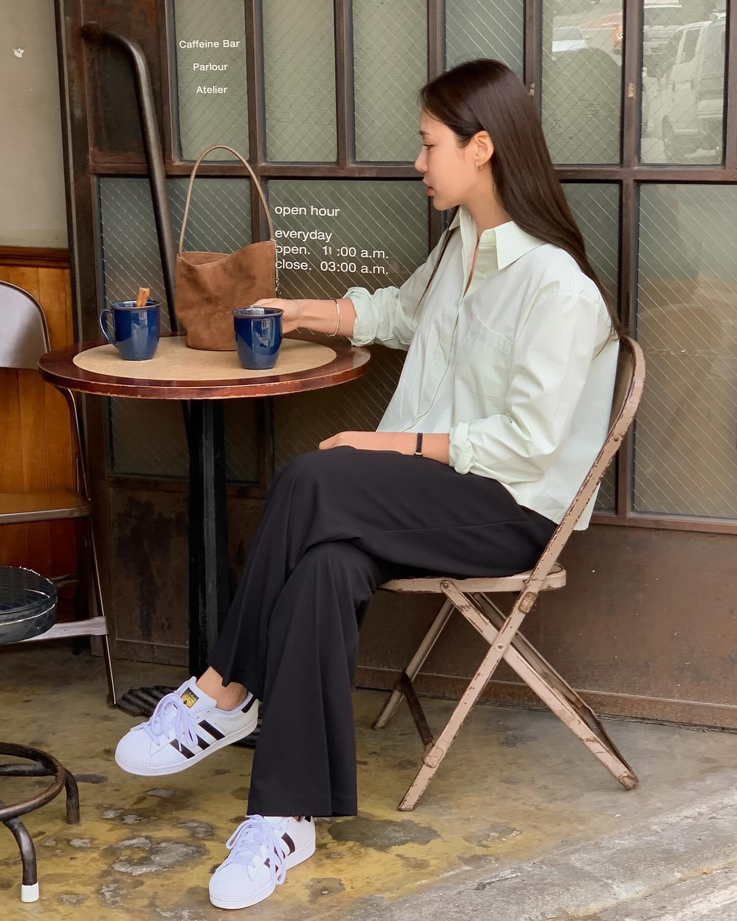 Phụ nữ U40 mùa đông nhất định phải có 4 kiểu giày này để mặc gì cũng sang, vừa tôn dáng lại nâng tầm phong cách - 14