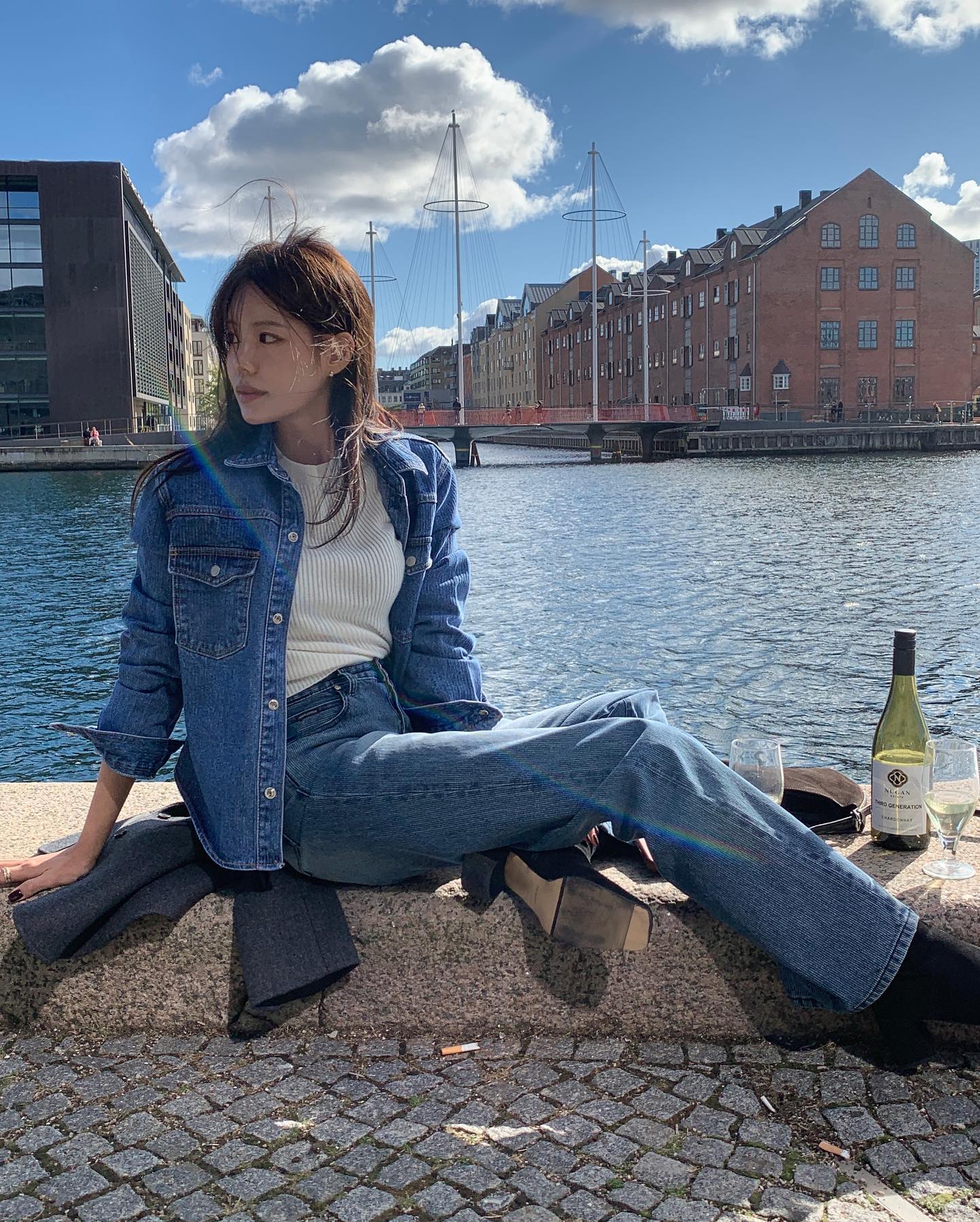 Phụ nữ trên 40 phải sắm ngay 4 kiểu denim giúp trẻ hoá phong cách, mặc đi làm hay đi chơi đều đẹp - 15