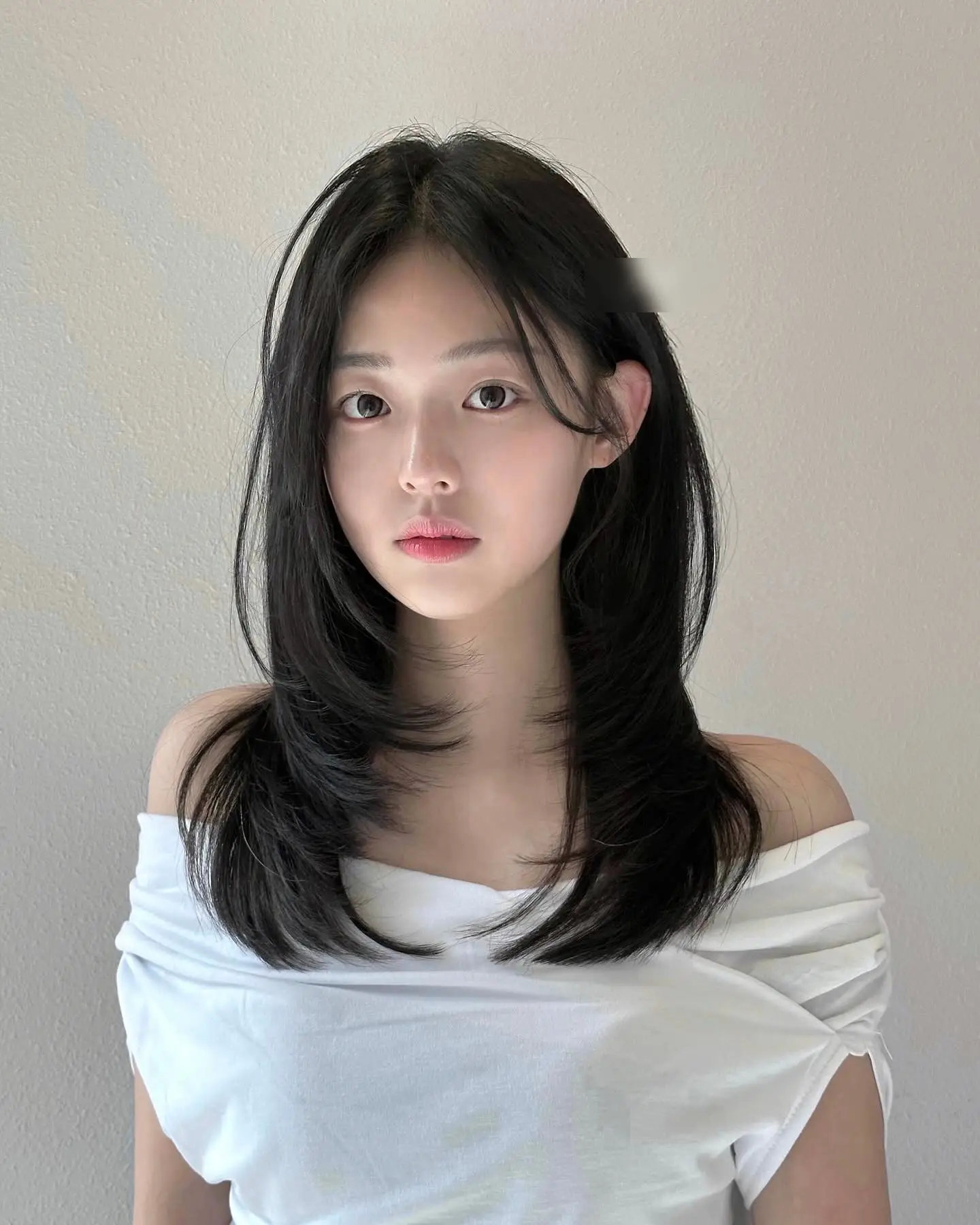 5 kiểu tóc uốn đuôi cụp bỗng được chị em yêu thích, cắt xong mặt thon gọn, trẻ hơn thấy rõ - 15