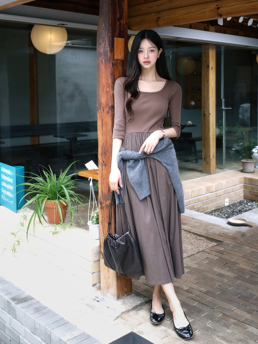 Màu nâu bất ngờ &#34;lên ngôi&#34; trong mùa đông 2025, hội yêu thời trang phải sắm ngay 5 item để mặc đâu cũng đẹp - 16