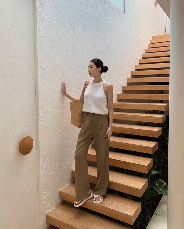 Màu quần trẻ hơn quần đen, sang hơn quần trắng, phối với 4 kiểu áo này là chuẩn "tinh hoa hội tụ" - 16