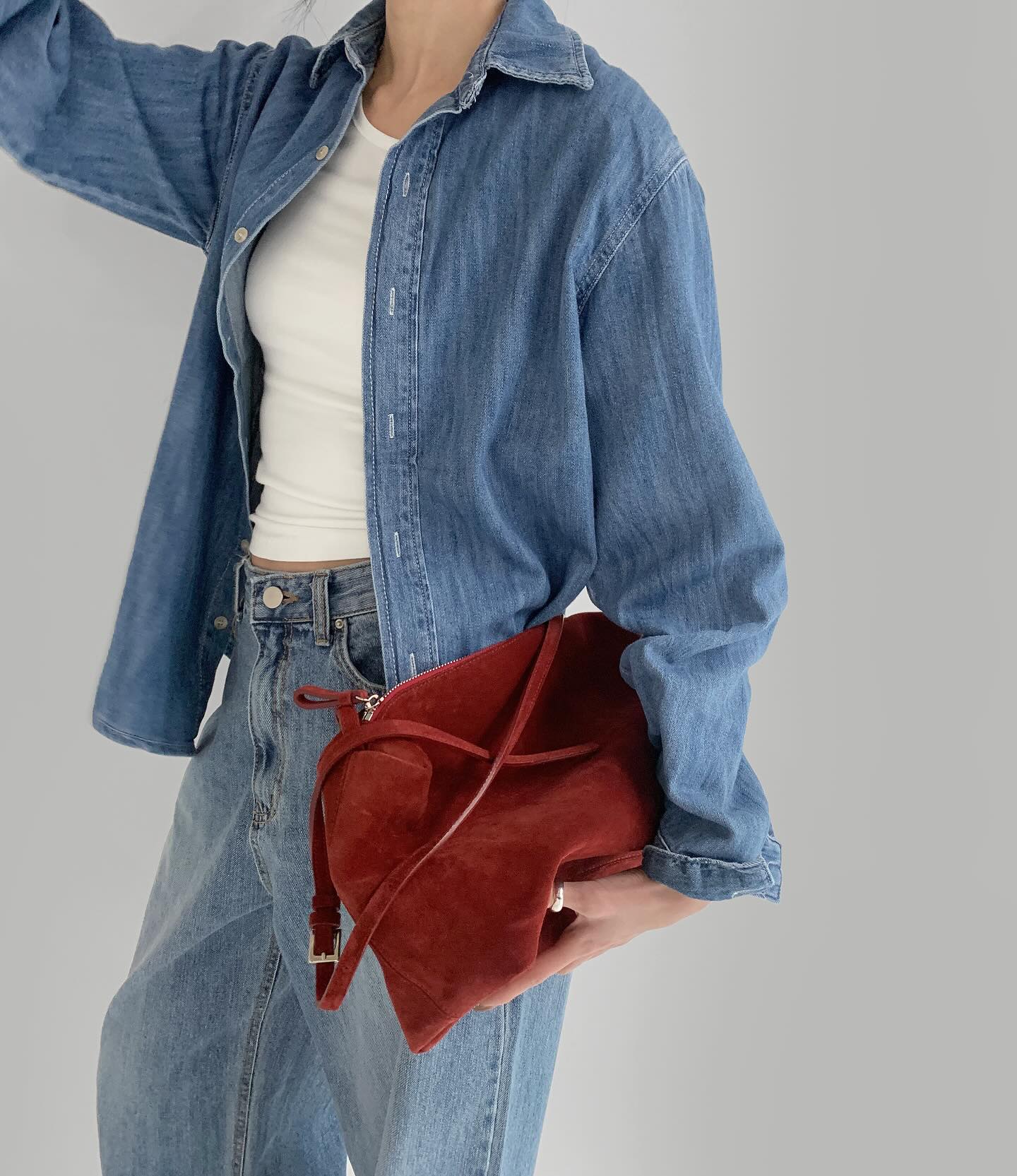 Phụ nữ trên 40 phải sắm ngay 4 kiểu denim giúp trẻ hoá phong cách, mặc đi làm hay đi chơi đều đẹp - 16