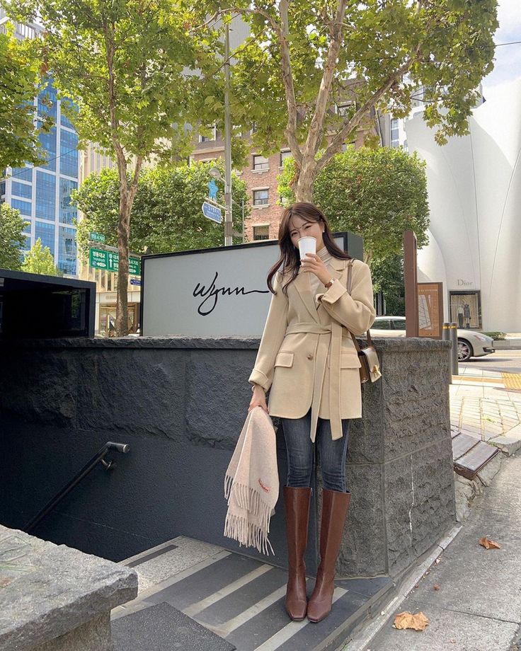 Màu nâu bất ngờ &#34;lên ngôi&#34; trong mùa đông 2025, hội yêu thời trang phải sắm ngay 5 item để mặc đâu cũng đẹp - 17