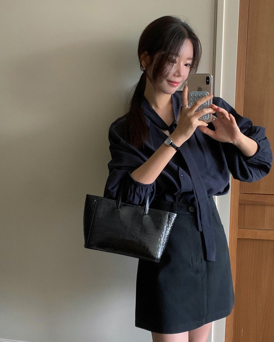 Phụ nữ U35 chuộng 5 kiểu áo này nhất khi trời lạnh, diện vào vừa tôn dáng lại giữ ấm cực tốt - 17