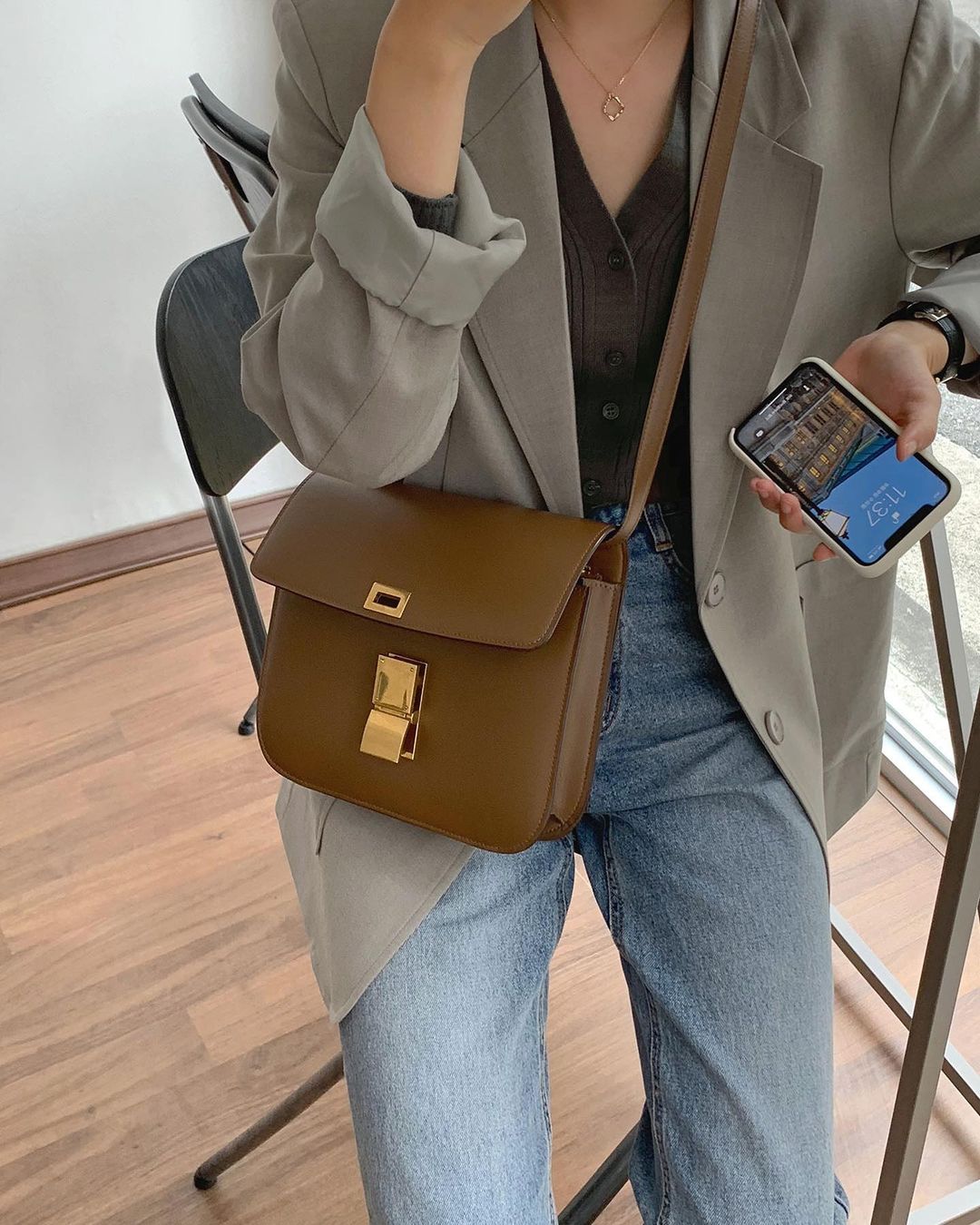 Áo blazer được chị em mê mẩn mặc đông, phối 5 kiểu áo này bên trong là chuẩn "tinh hoa hội tụ" - 18