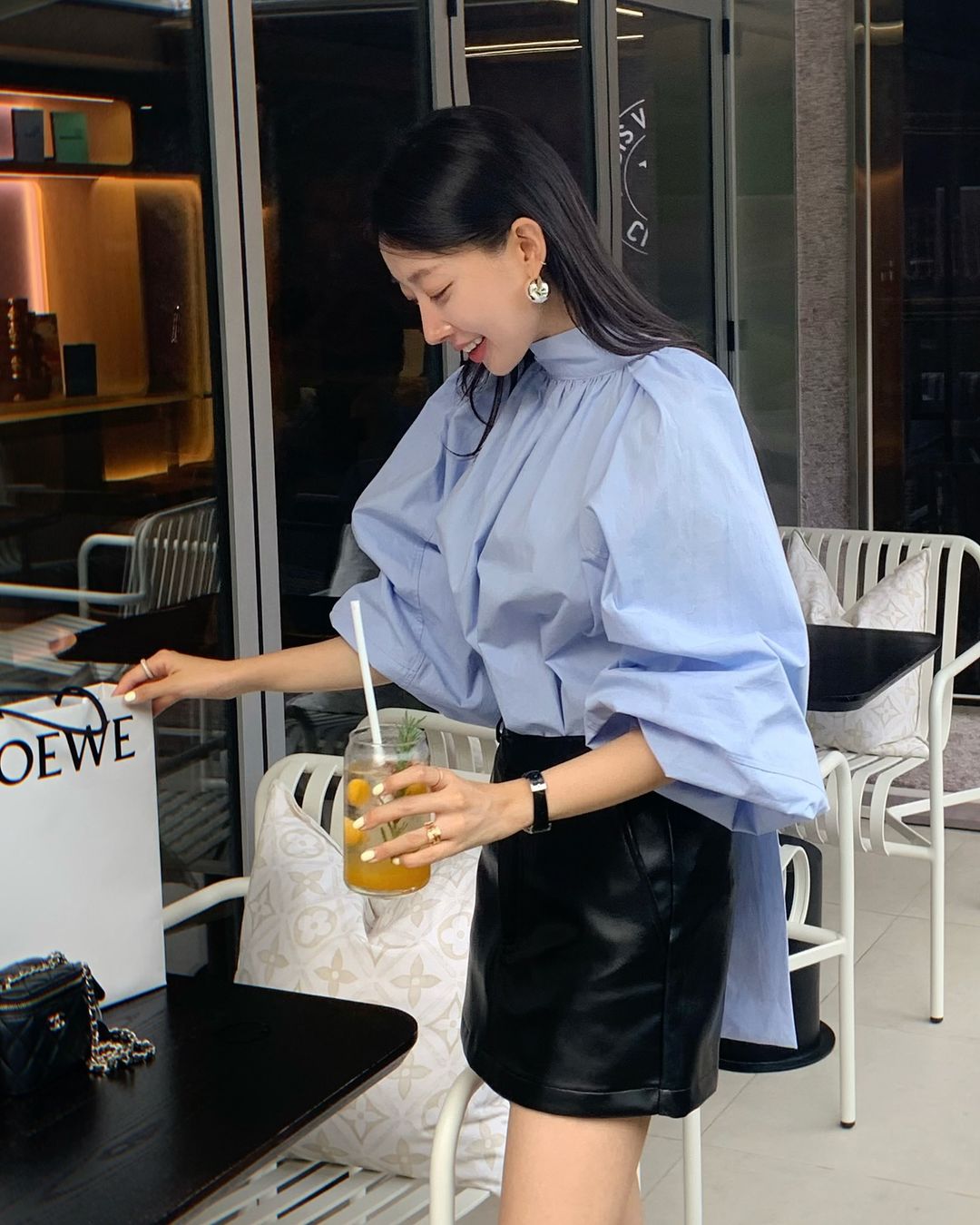 Phụ nữ U35 chuộng 5 kiểu áo này nhất khi trời lạnh, diện vào vừa tôn dáng lại giữ ấm cực tốt - 19