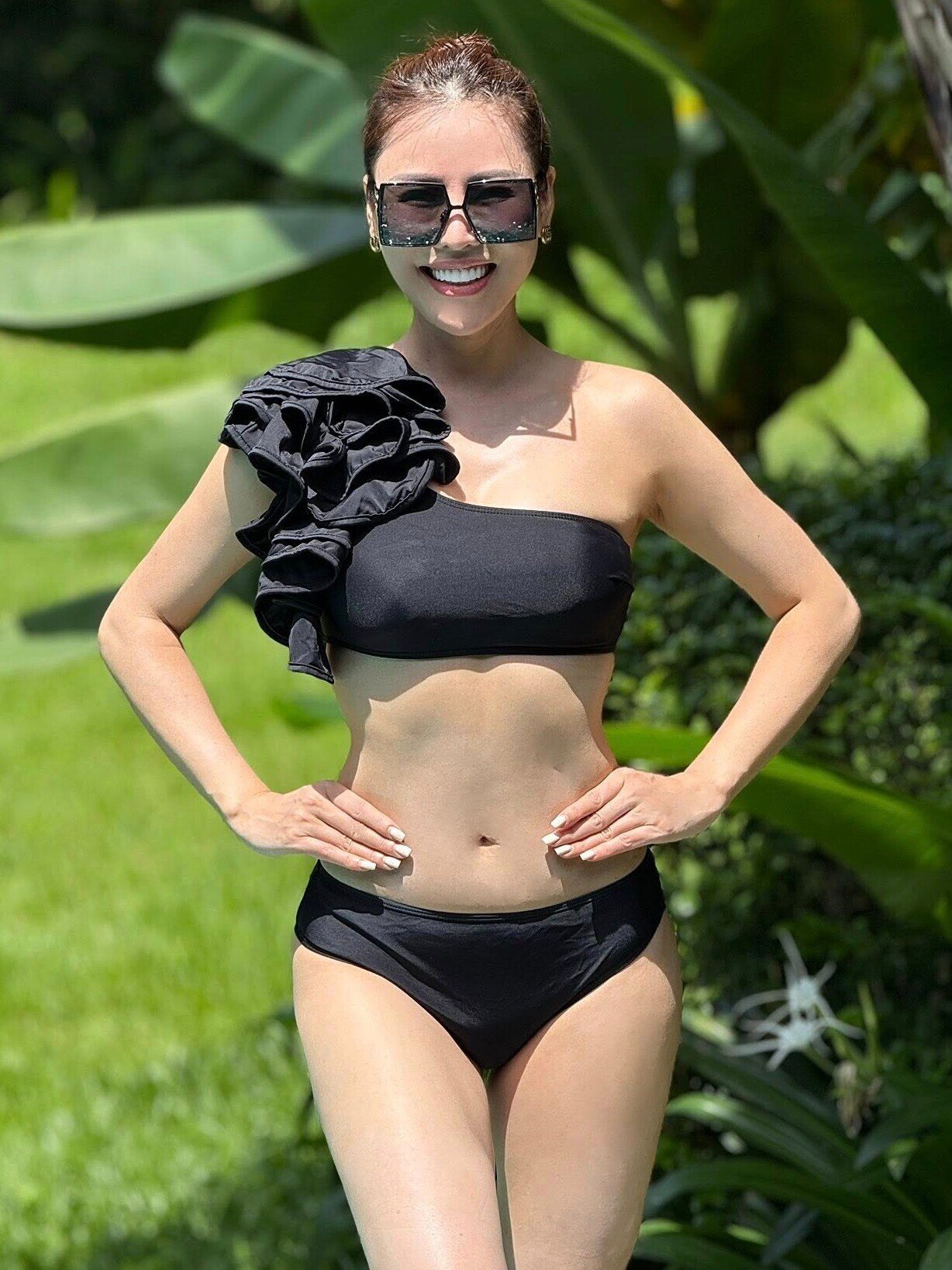 Mẹ 3 con mặc đồ bó sát khoe đường cong chữ S đẹp hút hồn, bí quyết vỏn vẹn 2 từ tưởng dễ nhưng khó làm - 4