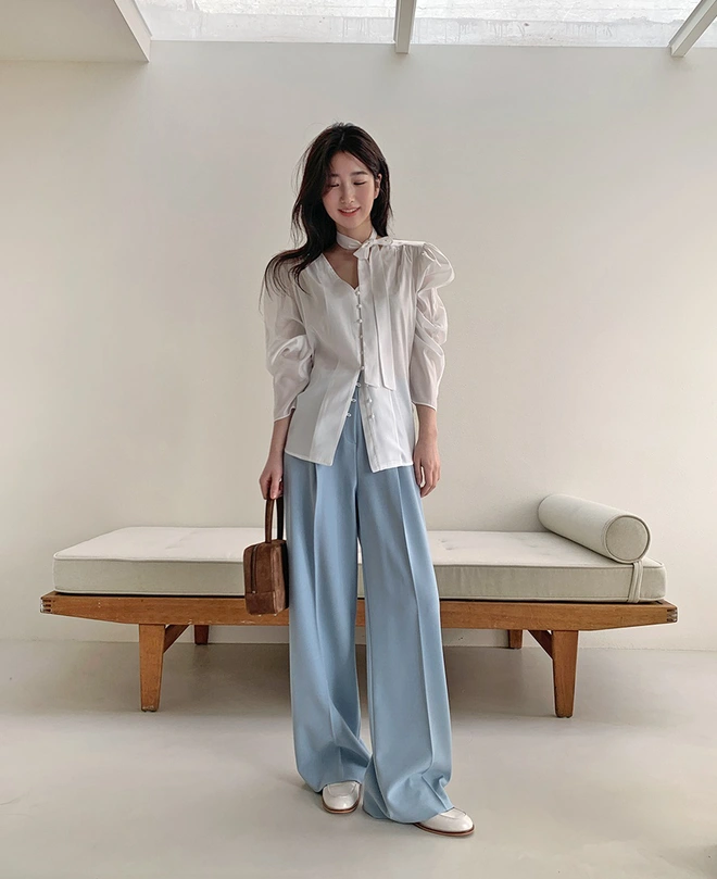 Cất hết sơ mi trắng đi, kiểu áo này mới thực sự là &#34;ngôi sao&#34; của dân công sở năm nay - 2