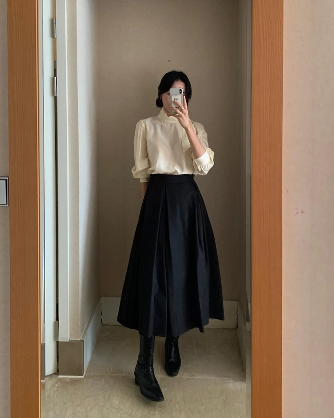 Mặc chân váy xuyên tuần, tôi nhận ra 4 dáng &#34;hack chân&#34; thần kỳ, chị em công sở nào cũng nên có - 2