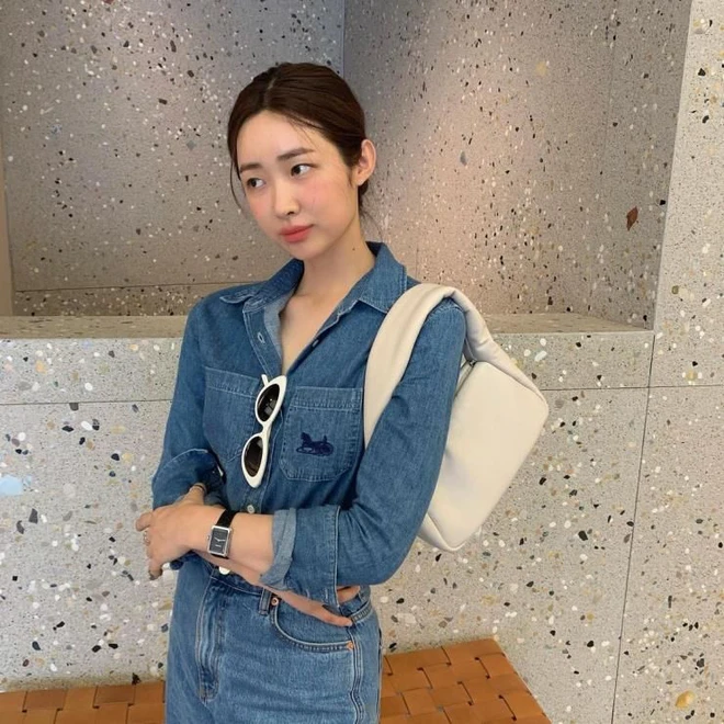 Phụ nữ trên 40 phải sắm ngay 4 kiểu denim giúp trẻ hoá phong cách, mặc đi làm hay đi chơi đều đẹp - 2