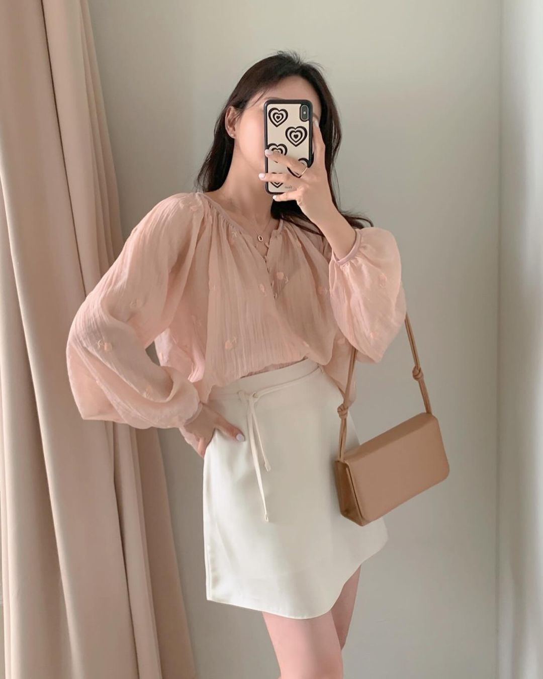 Chẳng cần nghĩ nhiều, mùa đông tôi vẫn sang khỏi bàn nhờ 5 kiểu áo này: Diện lên xinh hơn hẳn, nhìn phát đã thấy có gu - 20