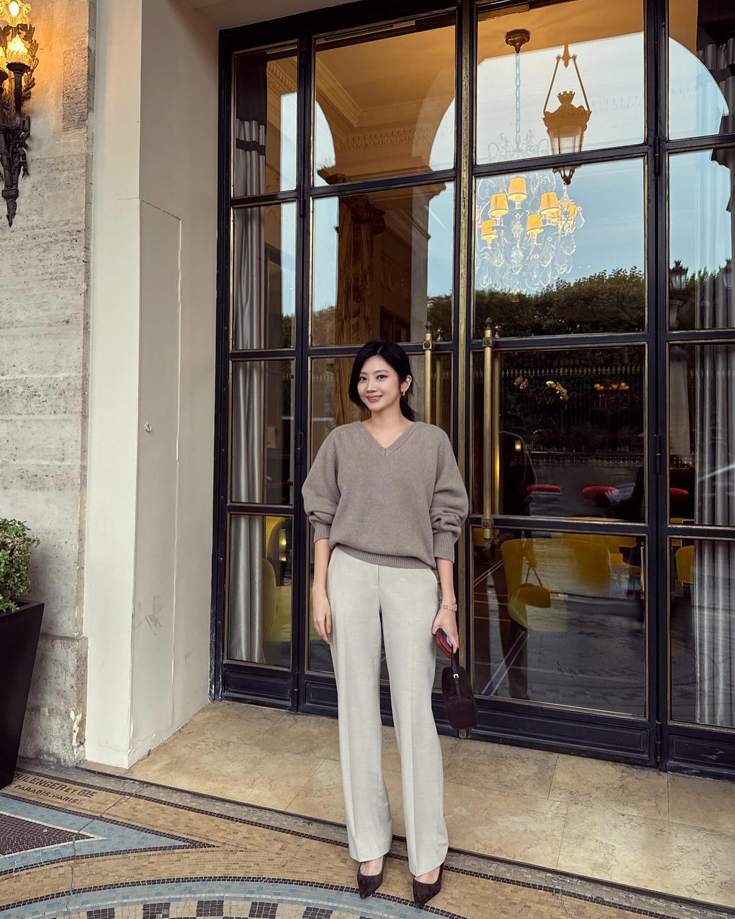 Dân công sở mùa lạnh đừng nghĩ nhiều: 5 món này "cân" tất cả, mặc lên auto sang - 20