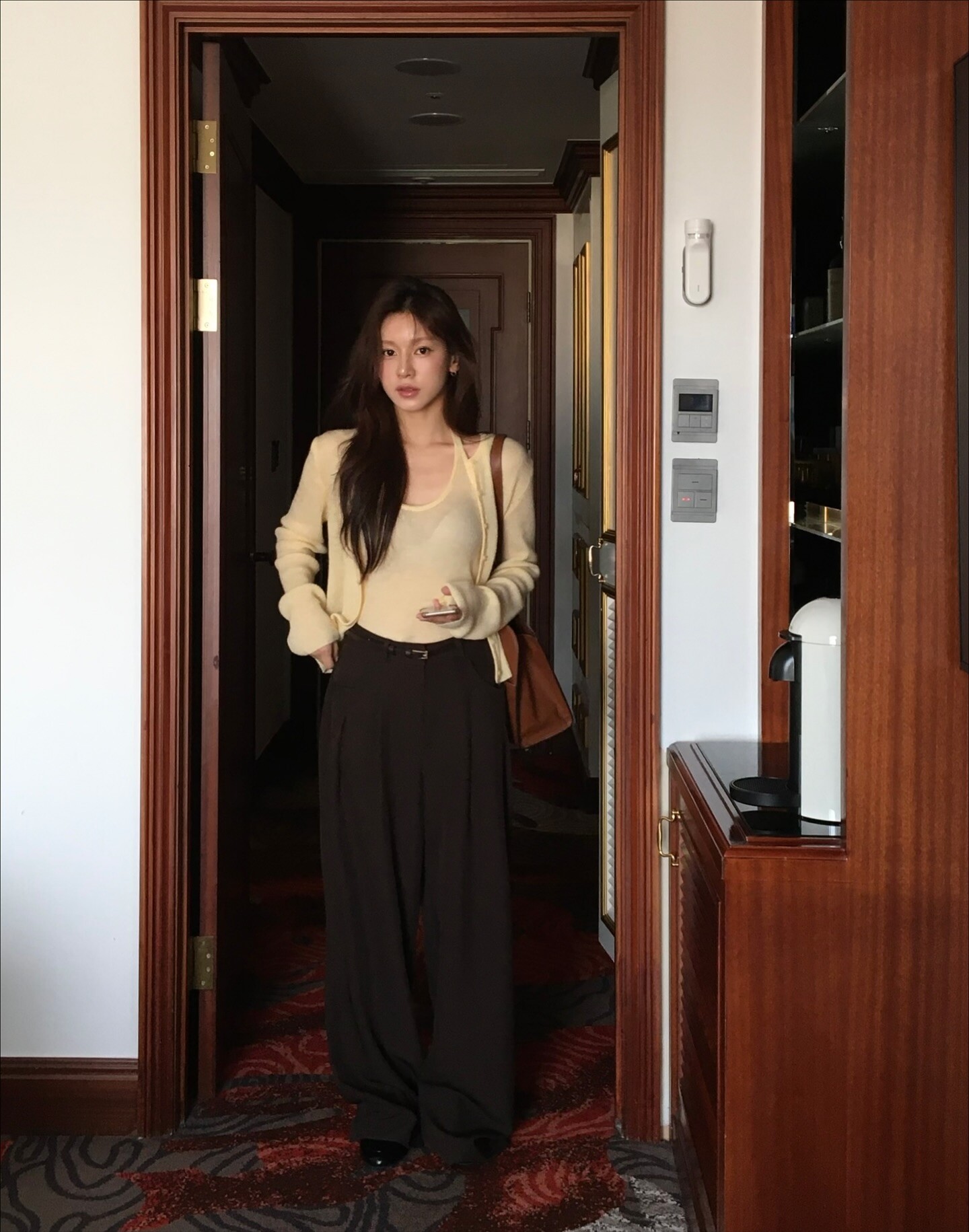 Áo len cứ phối với 2 kiểu quần này là đẹp "bất bại", diện đi đâu cũng chuẩn không phải bàn - 8