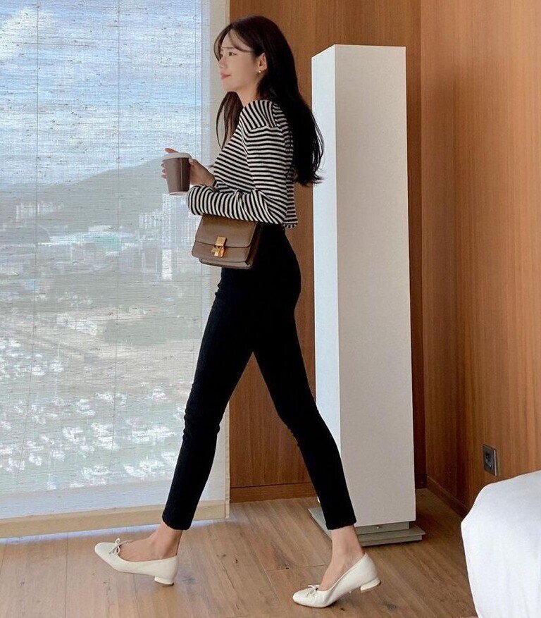 Chị em mê phong cách tối giản nhưng vẫn thích &#34;chanh sả&#34;, nhất định phải có 3 kiểu giày này trong tủ đồ - 1