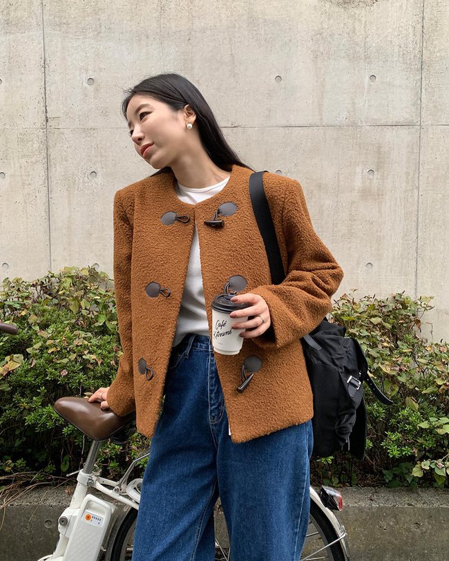 Màu nâu bất ngờ &#34;lên ngôi&#34; trong mùa đông 2025, hội yêu thời trang phải sắm ngay 5 item để mặc đâu cũng đẹp - 3