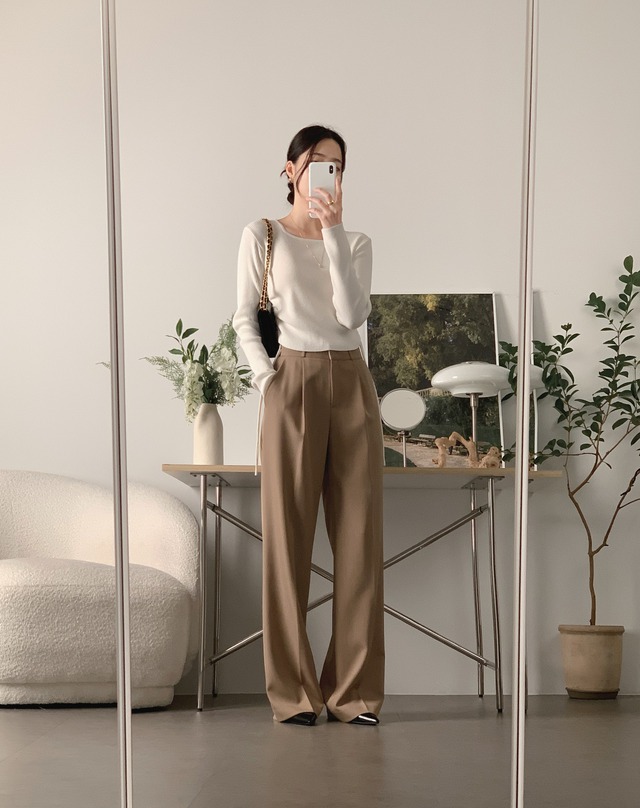 Màu quần trẻ hơn quần đen, sang hơn quần trắng, phối với 4 kiểu áo này là chuẩn "tinh hoa hội tụ" - 3