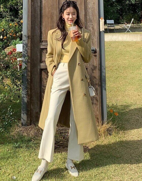 Áo màu nổi mà mix khéo thì sang cực: 4 kiểu quần xịn sò giúp bạn mặc đẹp mà không bị chê "sến" - 10