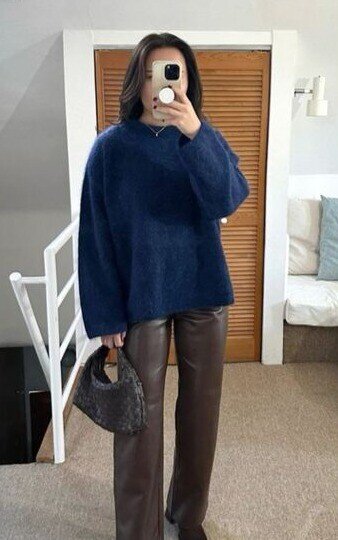 Không chỉ nâu hay be, đây mới là màu sắc &#34;lên ngôi&#34; vào mùa đông 2025: Biết thêm 4 công thức phối này là mặc đẹp như fashionista - 7