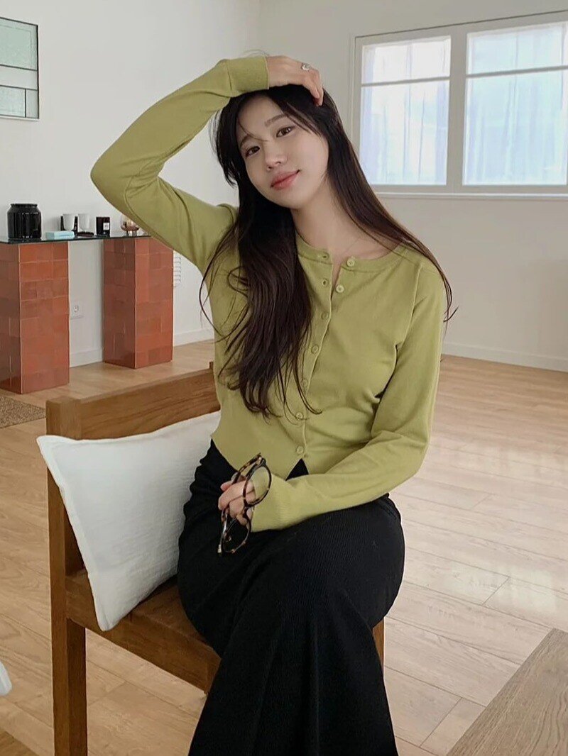 Áo màu nổi mà mix khéo thì sang cực: 4 kiểu quần xịn sò giúp bạn mặc đẹp mà không bị chê "sến" - 4