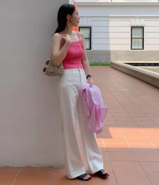 Áo màu nổi mà mix khéo thì sang cực: 4 kiểu quần xịn sò giúp bạn mặc đẹp mà không bị chê "sến" - 11