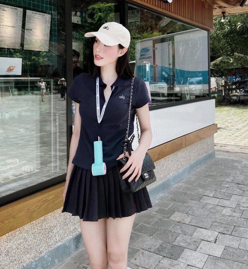 Hoa khôi bóng chuyền giải nghệ năm 19 tuổi giờ là MC thể thao trẻ xinh nhất VTV, có &#34;kho túi hiệu&#34; bạt ngàn phát mê - 14